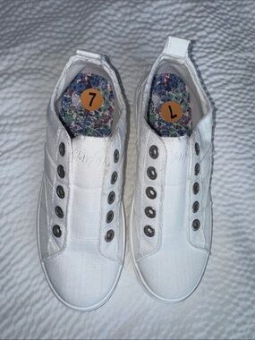 Blowfish Malibu Women's White Slip-On Canvas Sneakers